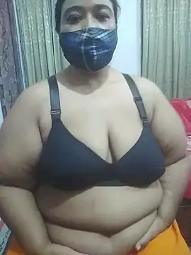 Snapshot of momo_loves chatting on March 6, 2026, 6:25 pm momo loves online show from March 6, 2026, 6:25 pm