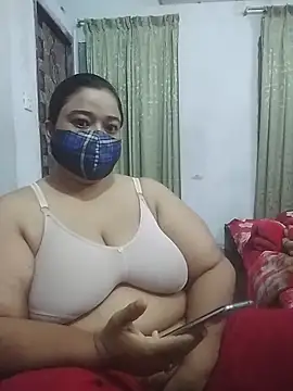 Snapshot of momo_loves chatting on March 3, 2026, 6:04 pm momo loves online show from March 3, 2026, 6:04 pm