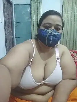 Snapshot of momo_loves chatting on March 4, 2026, 5:53 pm momo loves online show from March 4, 2026, 5:53 pm