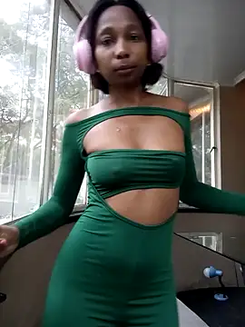 ExtraDoll online show from April 24, 2026, 7:32 am