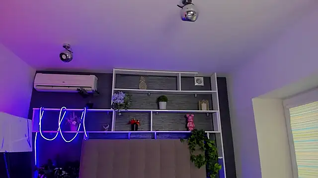 Snapshot of StephieRousee chatting on February 24, 2026, 6:14 am StephieRousee online show from February 24, 2026, 6:14 am