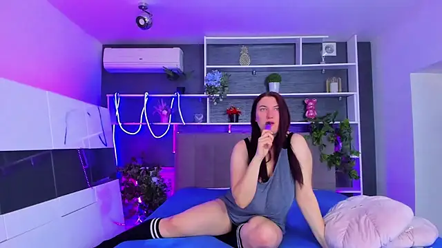 StephieRousee online show from May 4, 2026, 5:33 am
