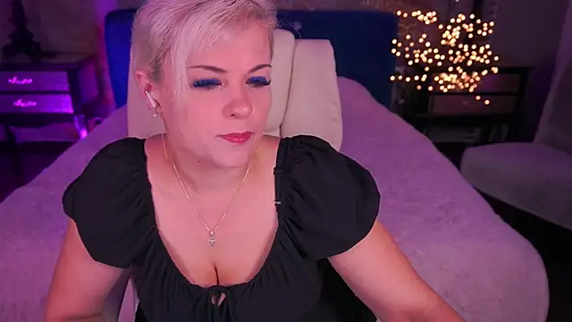 CrystalVibe online show from April 24, 2026, 5:42 am