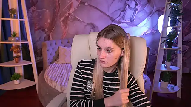 Snapshot of DiamondNina chatting on March 22, 2026, 8:10 pm DiamondNina online show from March 22, 2026, 8:10 pm