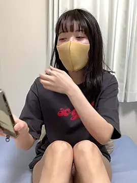 Snapshot of minami_room chatting on May 11, 2026, 7:32 am minami room online show from May 11, 2026, 7:32 am