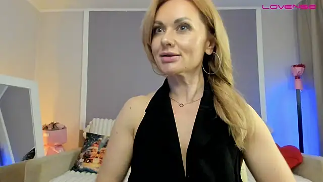 Snapshot of Monika-peach chatting on March 21, 2026, 10:24 pm Monika-peach online show from March 21, 2026, 10:24 pm