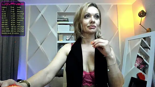 Snapshot of Monika-peach chatting on June 19, 2026, 9:20 pm Monika-peach online show from June 19, 2026, 9:20 pm