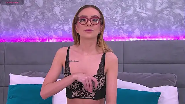 Snapshot of CindyBlondie chatting on March 19, 2026, 6:02 am CindyBlondie online show from March 19, 2026, 6:02 am