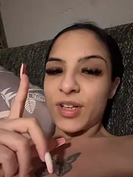 Snapshot of Evelin199 chatting on February 18, 2026, 9:55 pm Evelin199 online show from February 18, 2026, 9:55 pm