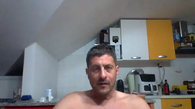 Snapshot of colosone chatting on June 5, 2026, 10:26 pm colosone online show from June 5, 2026, 10:26 pm