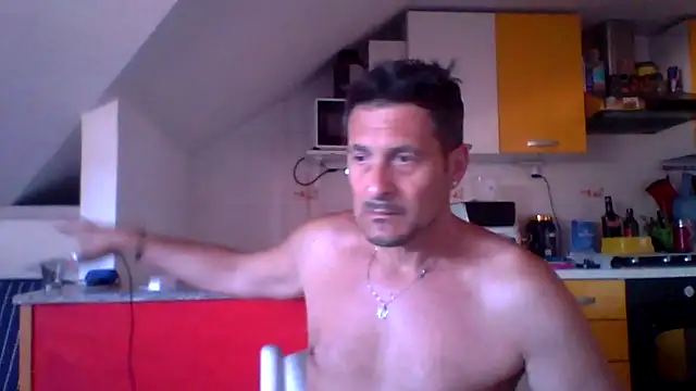 Snapshot of colosone chatting on June 19, 2026, 10:43 am colosone online show from June 19, 2026, 10:43 am