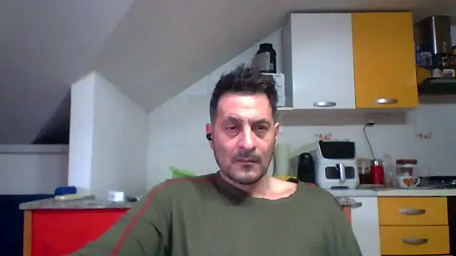 Snapshot of colosone chatting on February 5, 2026, 8:43 am colosone online show from February 5, 2026, 8:43 am