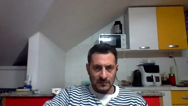 Snapshot of colosone chatting on March 18, 2026, 6:09 pm colosone online show from March 18, 2026, 6:09 pm