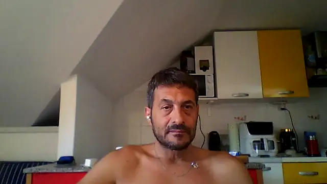 Snapshot of colosone chatting on June 17, 2026, 6:35 am colosone online show from June 17, 2026, 6:35 am