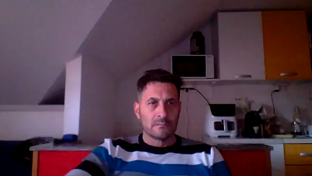 Snapshot of colosone chatting on November 20, 2025, 11:44 am colosone online show from November 20, 2025, 11:44 am