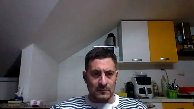 Snapshot of colosone chatting on March 10, 2026, 9:52 pm colosone online show from March 10, 2026, 9:52 pm