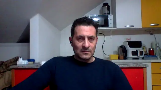 Snapshot of colosone chatting on March 5, 2026, 6:15 pm colosone online show from March 5, 2026, 6:15 pm