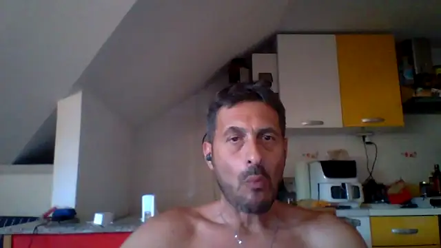 Snapshot of colosone chatting on June 10, 2026, 3:57 pm colosone online show from June 10, 2026, 3:57 pm