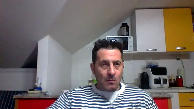 Snapshot of colosone chatting on March 19, 2026, 6:52 pm colosone online show from March 19, 2026, 6:52 pm