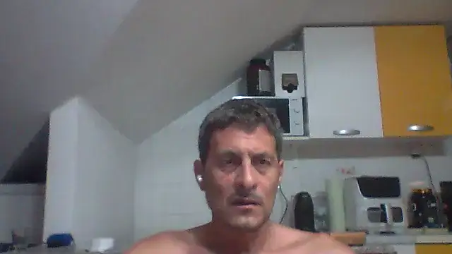 Snapshot of colosone chatting on June 17, 2026, 9:14 pm colosone online show from June 17, 2026, 9:14 pm
