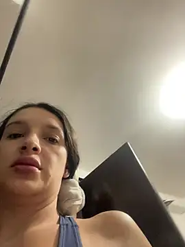 Snapshot of Violett_hott_ chatting on June 4, 2026, 11:37 am Violett hott online show from June 4, 2026, 11:37 am
