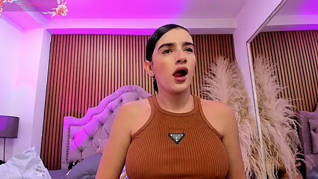 Violett hott  online show from March 3, 2026, 12:23 pm