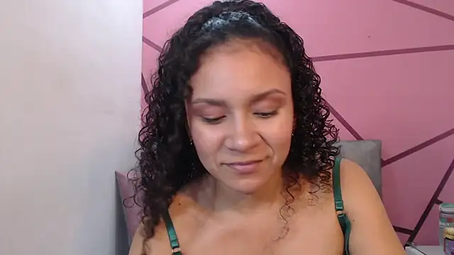 Snapshot of Little18Doll chatting on May 29, 2026, 9:43 pm Little18Doll online show from May 29, 2026, 9:43 pm