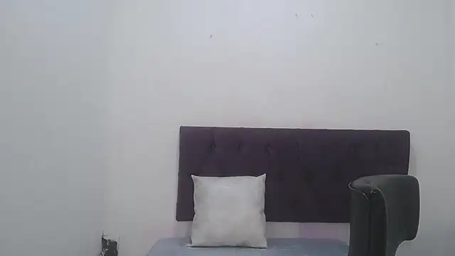 Little18Doll online show from July 30, 2026, 10:53 pm