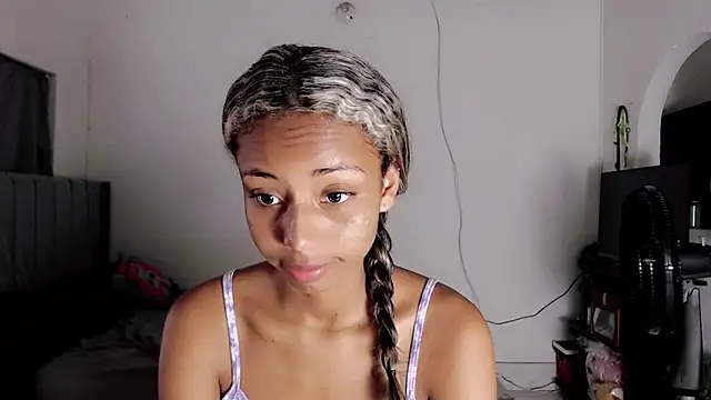 Snapshot of linda_brown_ chatting on March 3, 2026, 12:34 pm linda brown online show from March 3, 2026, 12:34 pm