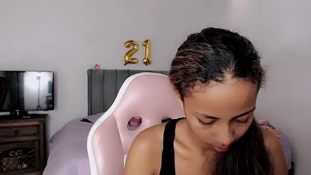 Snapshot of linda_brown_ chatting on June 12, 2026, 12:14 pm linda brown online show from June 12, 2026, 12:14 pm