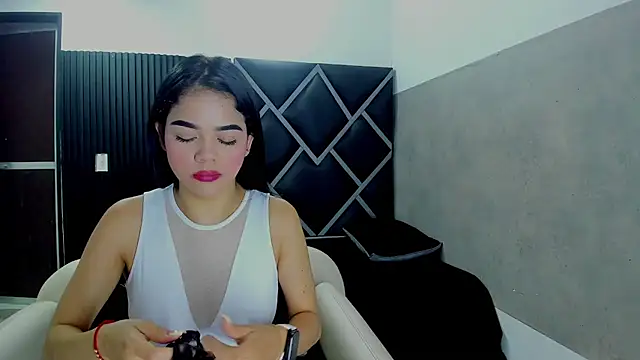 Snapshot of Luna__02 chatting on July 3, 2026, 12:00 pm Luna 02 online show from July 3, 2026, 12:00 pm