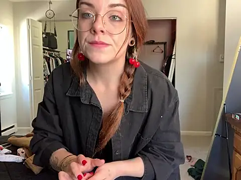 Snapshot of Intothewoodswego chatting on February 9, 2026, 6:28 pm Intothewoodswego online show from February 9, 2026, 6:28 pm