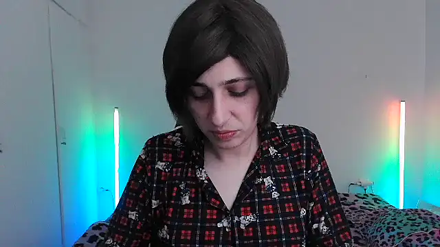 HoneyValentine online show from March 18, 2026, 7:37 pm