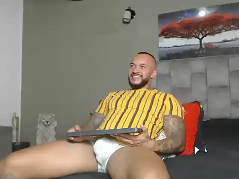 LeonGolds online show from February 3, 2026, 8:03 pm