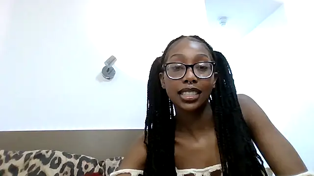 LolaUrFavGirlxxx online show from January 11, 2026, 11:00 pm