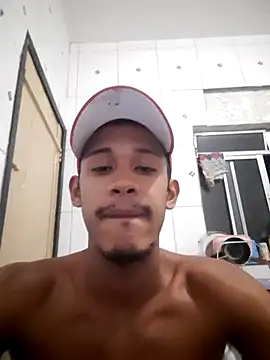 Magrinhodelicia011 online show from May 12, 2026, 11:11 pm