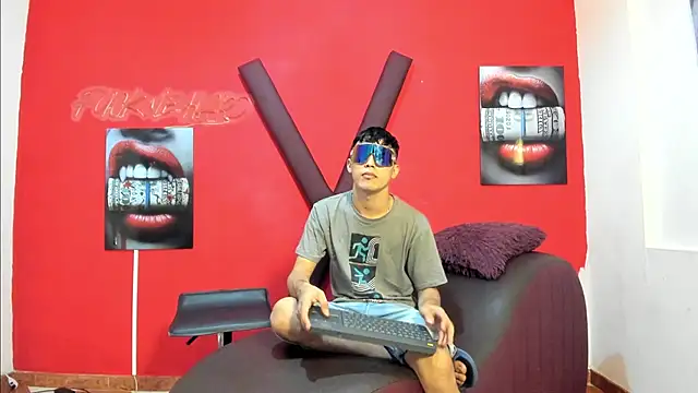 AVENGER BOYS2026 online show from April 28, 2026, 7:18 pm