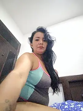 Snapshot of Crystal-01 chatting on May 4, 2026, 2:48 am Crystal-01 online show from May 4, 2026, 2:48 am