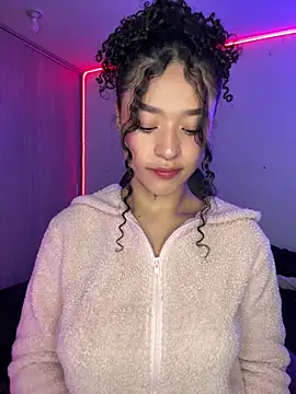 Snapshot of crystal_dlun chatting on March 21, 2026, 4:00 pm crystal dlun online show from March 21, 2026, 4:00 pm