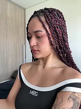 Snapshot of crystal_dlun chatting on February 26, 2026, 4:18 pm crystal dlun online show from February 26, 2026, 4:18 pm