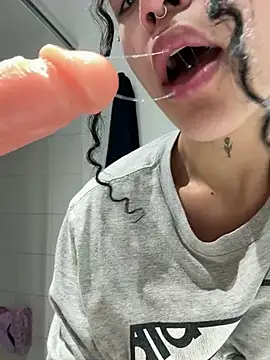 Snapshot of crystal_dlun chatting on March 22, 2026, 2:40 pm crystal dlun online show from March 22, 2026, 2:40 pm