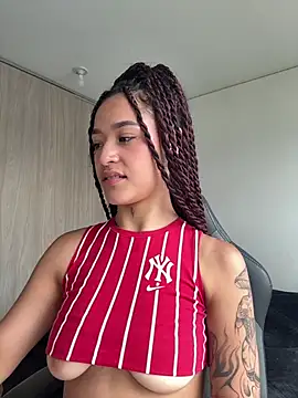 Snapshot of crystal_dlun chatting on March 5, 2026, 7:10 pm crystal dlun online show from March 5, 2026, 7:10 pm