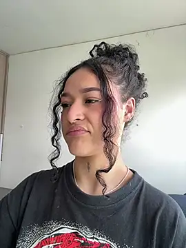 Snapshot of crystal_dlun chatting on February 21, 2026, 6:54 pm crystal dlun online show from February 21, 2026, 6:54 pm