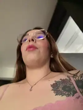 NatalyPinky online show from May 5, 2026, 9:07 pm
