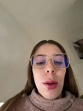 NatalyPinky online show from June 13, 2026, 4:49 pm