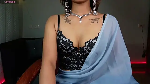 Snapshot of SugarAura chatting on May 1, 2026, 5:18 pm SugarAura online show from May 1, 2026, 5:18 pm
