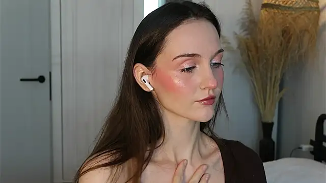 Lilyblush online show from January 18, 2026, 8:40 am