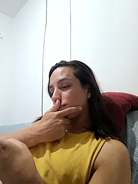 ofjuliaa online show from May 6, 2026, 2:48 am