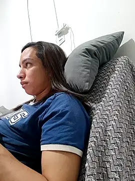 Snapshot of ofjuliaa chatting on July 13, 2026, 6:24 am ofjuliaa online show from July 13, 2026, 6:24 am