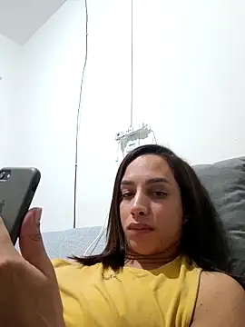 ofjuliaa online show from May 7, 2026, 3:44 am